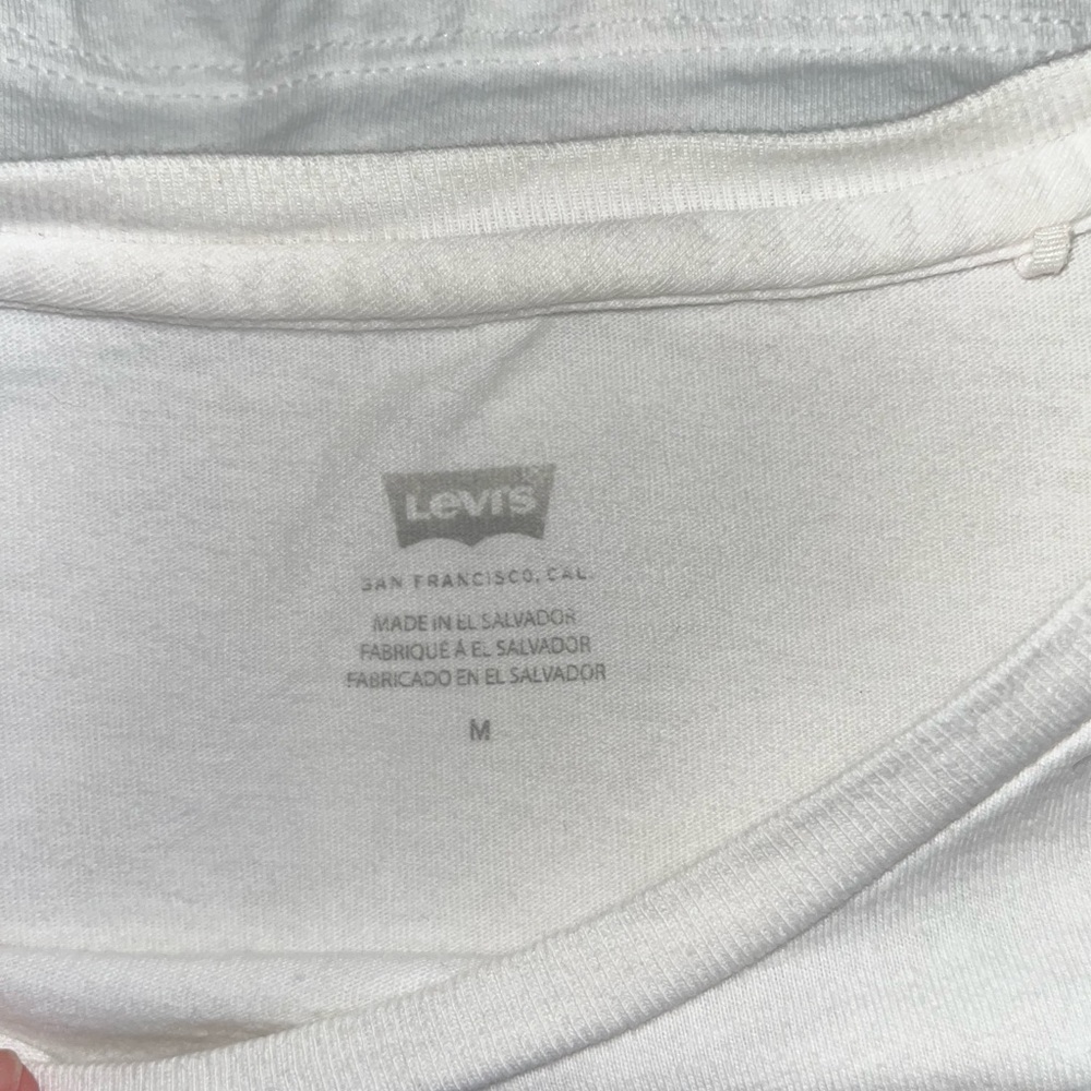 Levi’s tshirt - Picture 2 of 2